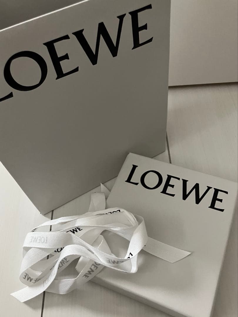 【新品未使用】 LOEWE グレー カード ケース・小銭入れ
