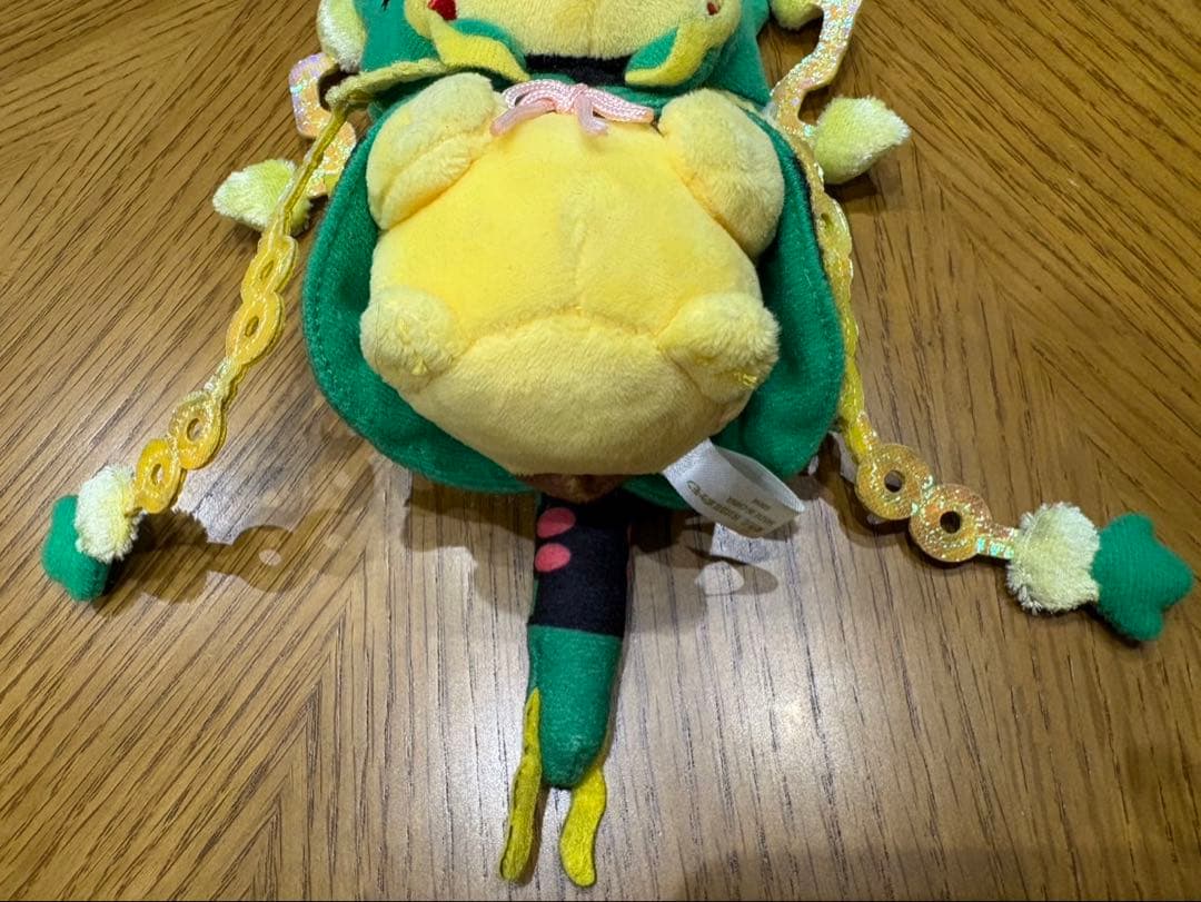 メガレックウザのポンチョを着たピカチュウぬいぐるみマスコット