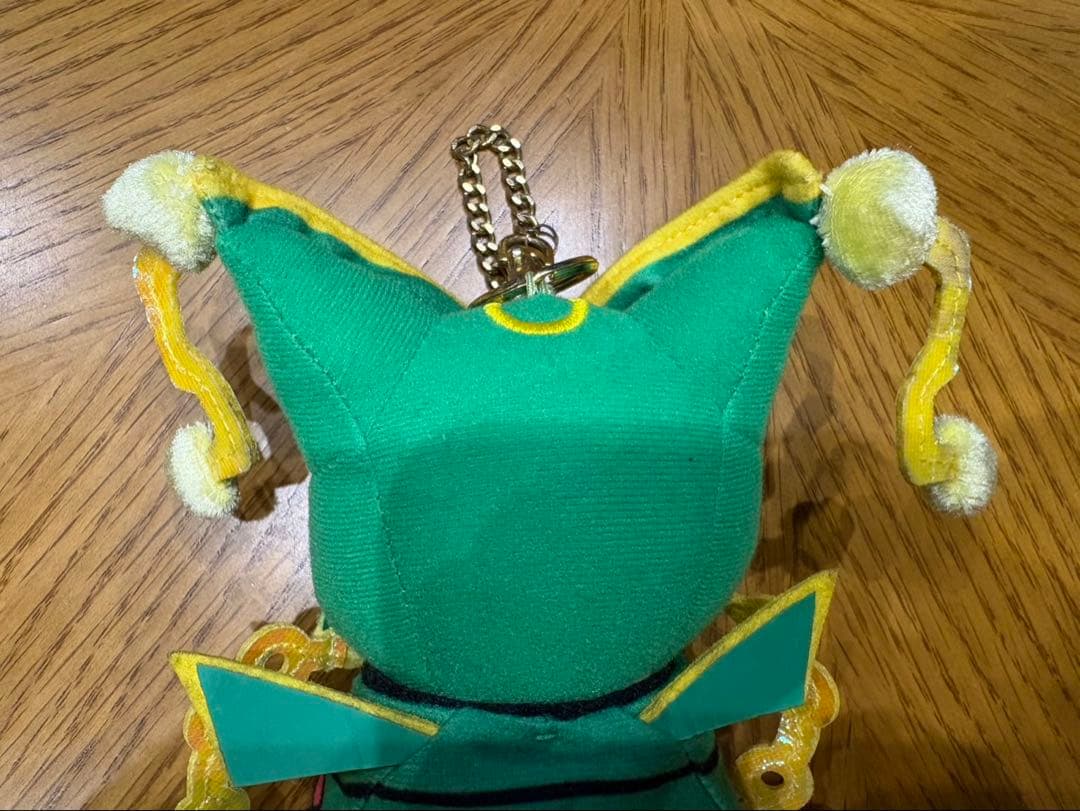 メガレックウザのポンチョを着たピカチュウぬいぐるみマスコット