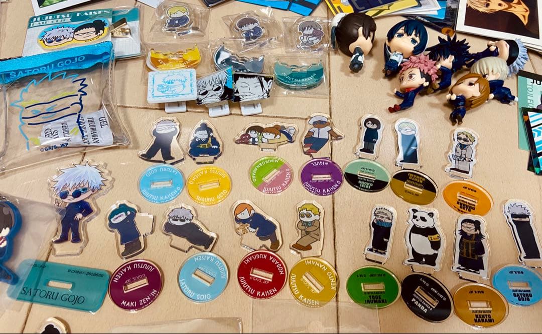 呪術廻戦 五条悟 夏油傑 他。まとめ売り 缶バッジ アクリルスタンド 約200点