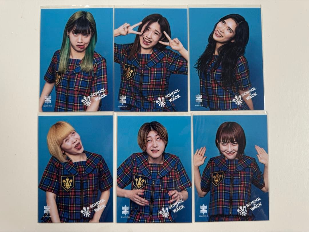 EMPiRE 初回生産限定盤 セットサイン入りポスターグッズまとめ売り。