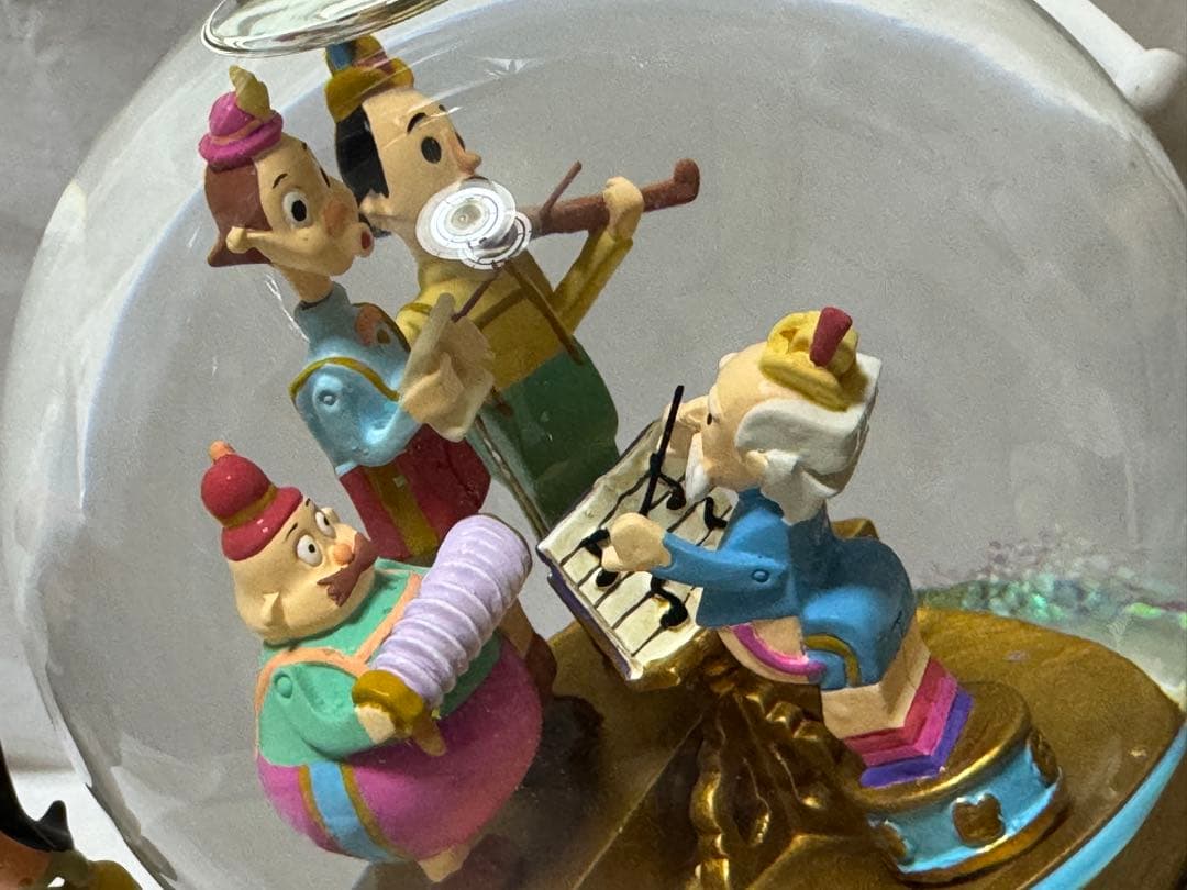 ディズニーストア ピノキオ オルゴール付きスノーグローブ