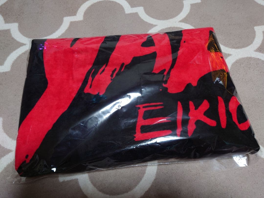 高田憂希、桑原由気、松田颯水、本渡楓 サイン色紙