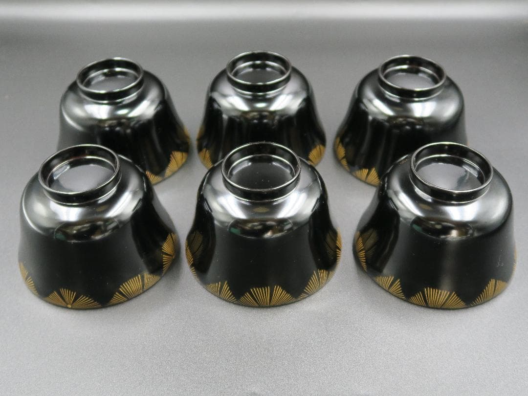 【輪島塗】亀甲松沈金 三段重 重台 天然木 共箱 亀甲松沈金 吸物椀 六客 箱無