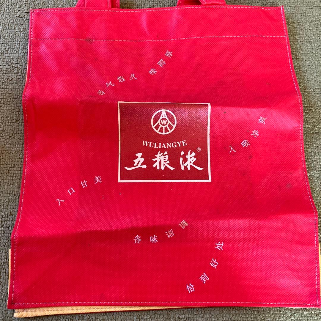 希少 古酒 中国白酒 五浪液 2005年製 赤い巾着袋、手さげ付き