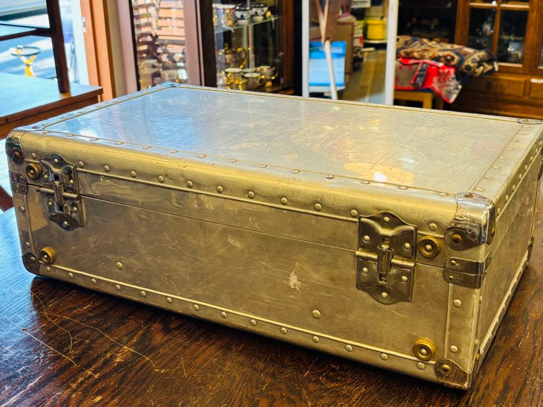 ヴィンテージ トランク 金属製 取手も金属 シルバー アタッシュケース 高級