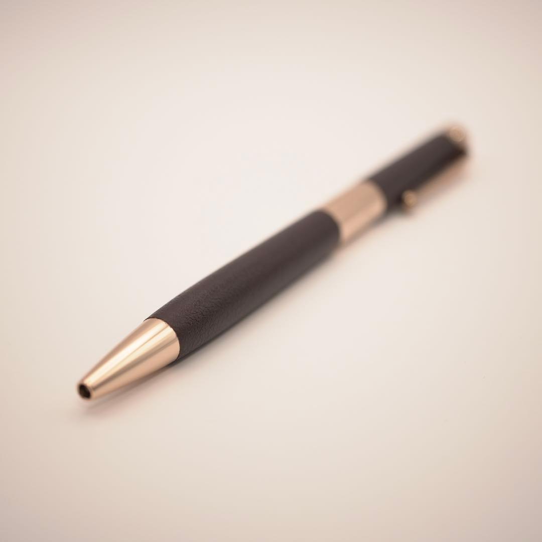 上品カラー ROMEO No.3 ESレザー深紫ゲルボールペン