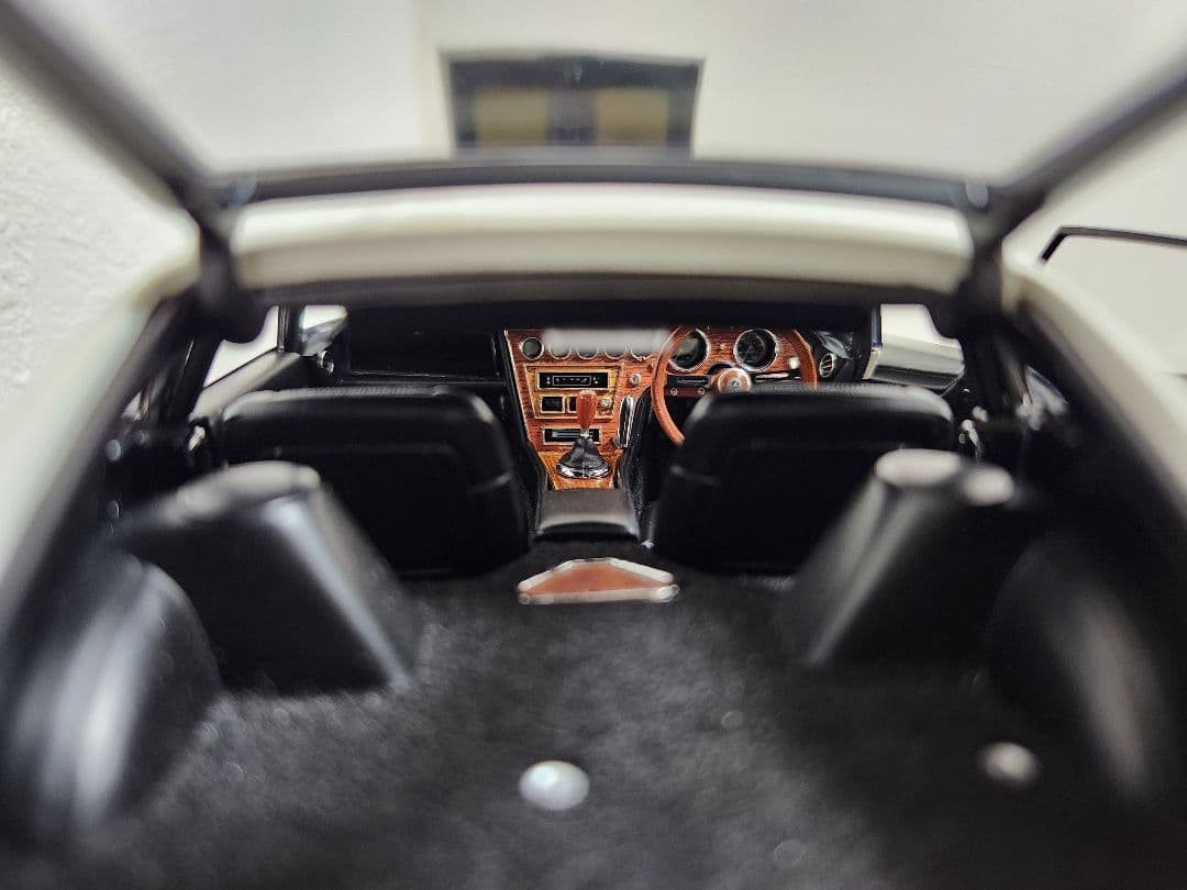 オートアート1/18　トヨタ2000GT