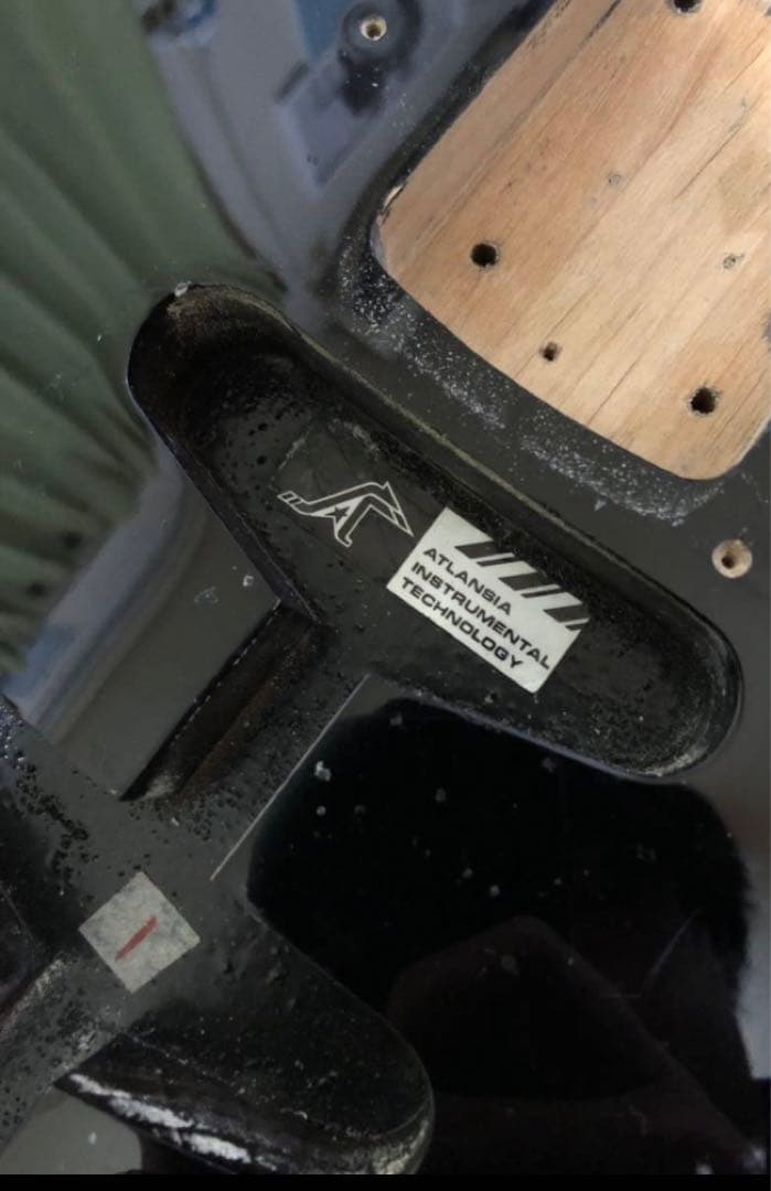 ストラトFenderピックアップ国産ボディとネック アトランシア