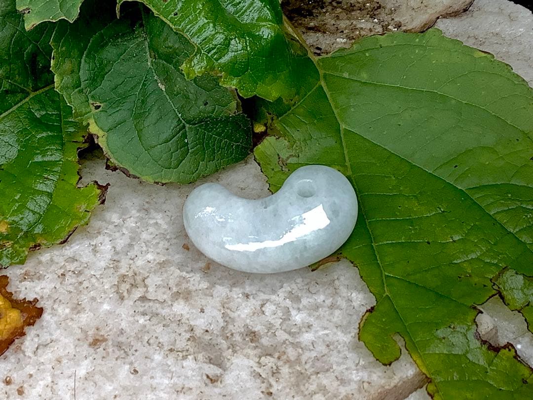 ✳ 糸魚川翡翠勾玉最高峰部類　アイスジェイド氷種　30.5mm ✳機械鑑定付‼️