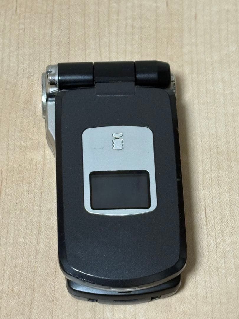 激レア】ドコモ P900iV クラウドブラック FF7 アドベントチルドレン