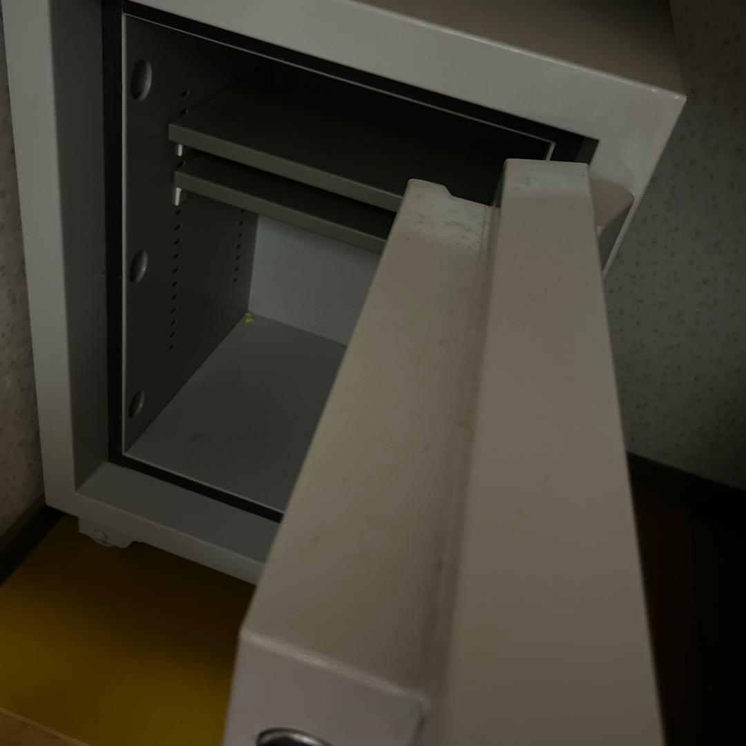 耐火金庫　たのメル便でお届け致します。引取りの場合は2万円です！