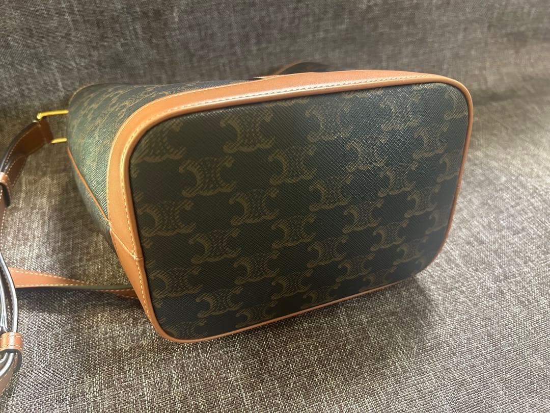 CELINE スモール バケット トリオンフ　キャンバス＆カーフスキン　タン