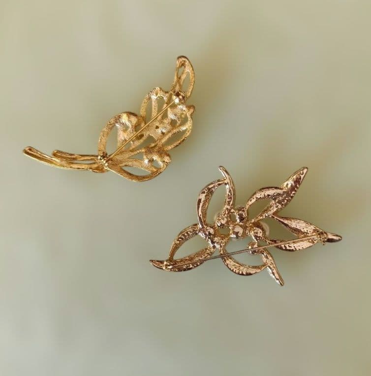 花モチーフ ゴールドブローチ 2点セット - メルカリ