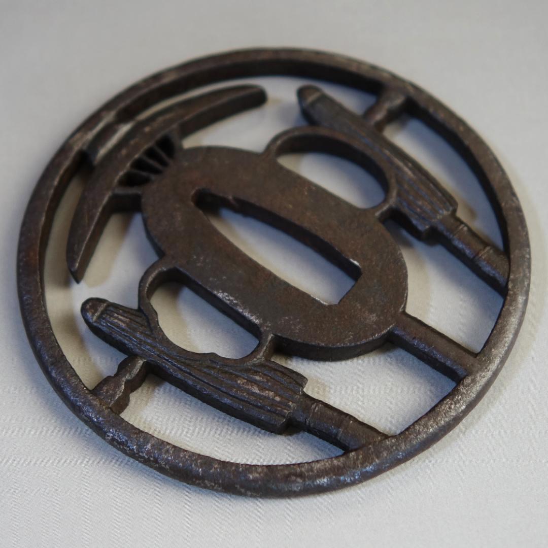 【 中開三本傘透図鍔 】 鍔 鐔 鉄地 刀装具 日本刀 武具 骨董