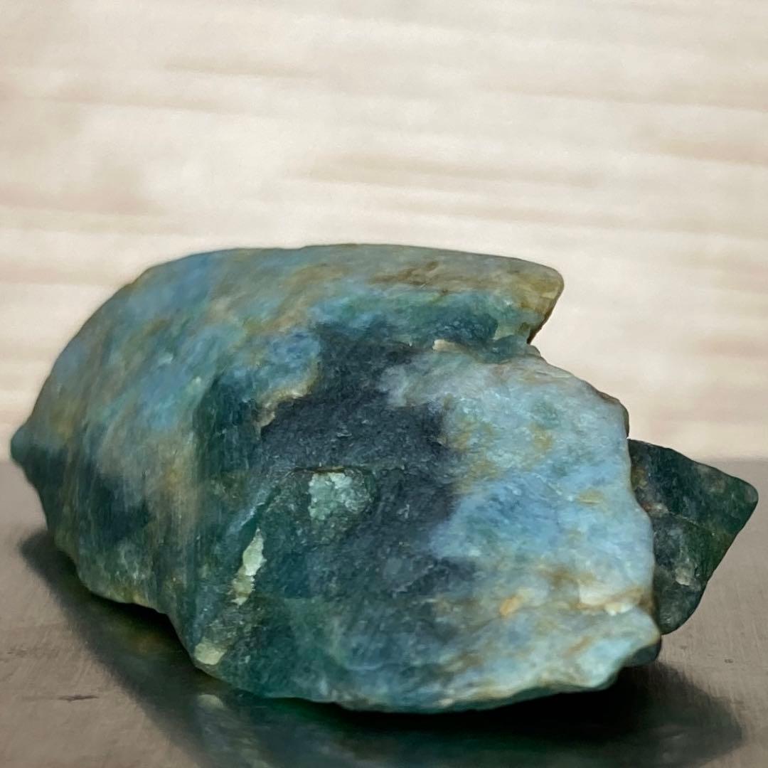 糸魚川青翡翠 入りコン沢 青翡翠 茄子紺入り 原石 11.1g プレミアム・入