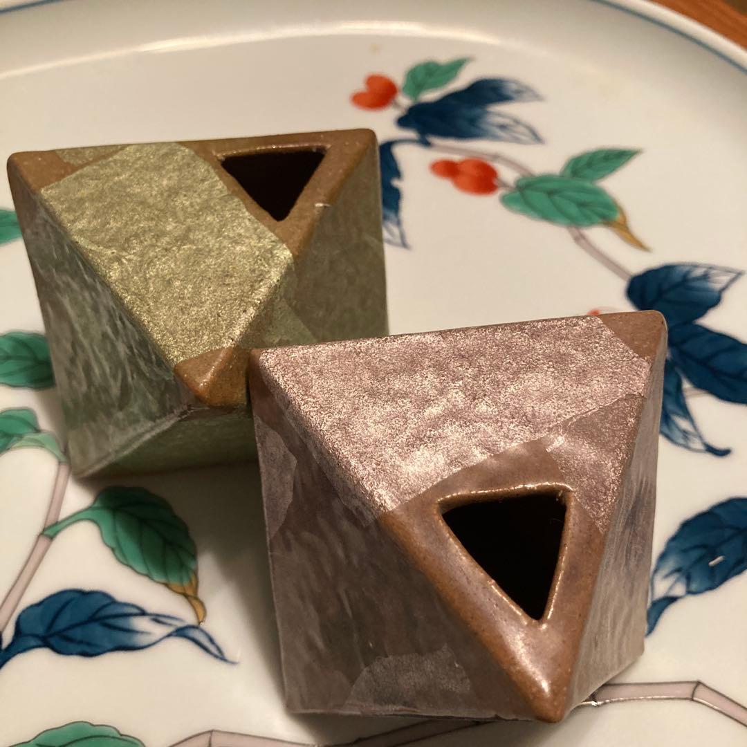 一輪挿しペア 12年前に買いました。焼きが美しいです。素朴で置き