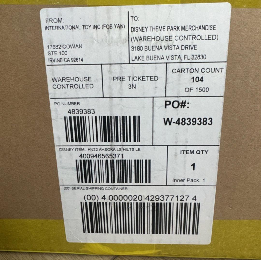 【全世界6000個限定 】ディズニー アソーカ・タノ レガシー ライトセーバー