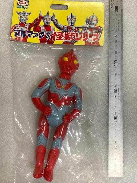 超レアカラー！ 赤い帰ってきたウルトラマン ソフビ ブルマァク - メルカリ