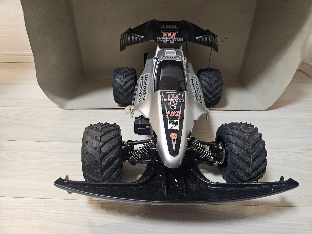 プ*様 NIKKO DOMINATOR 4 ラジオコントロールカー