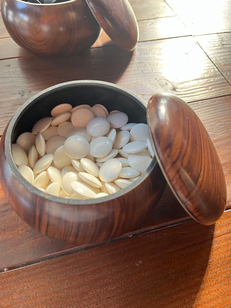 囲碁　脚付碁盤・碁石セット　桐箱カバー付き