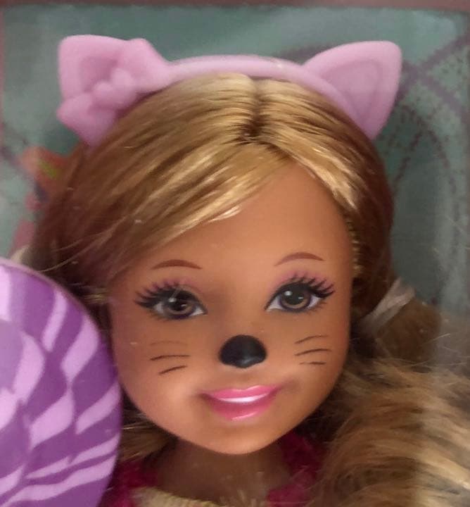 新品。アメリカで購入、バービー人形。ちびっ子勢揃い遊園地2012年