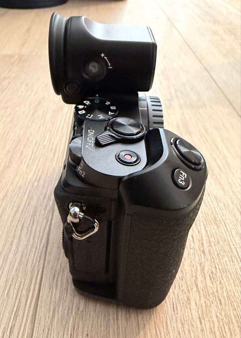 ニコンNikon1 v3 プレミアムキット 標準レンズ、ズームレンズ、おまけつき