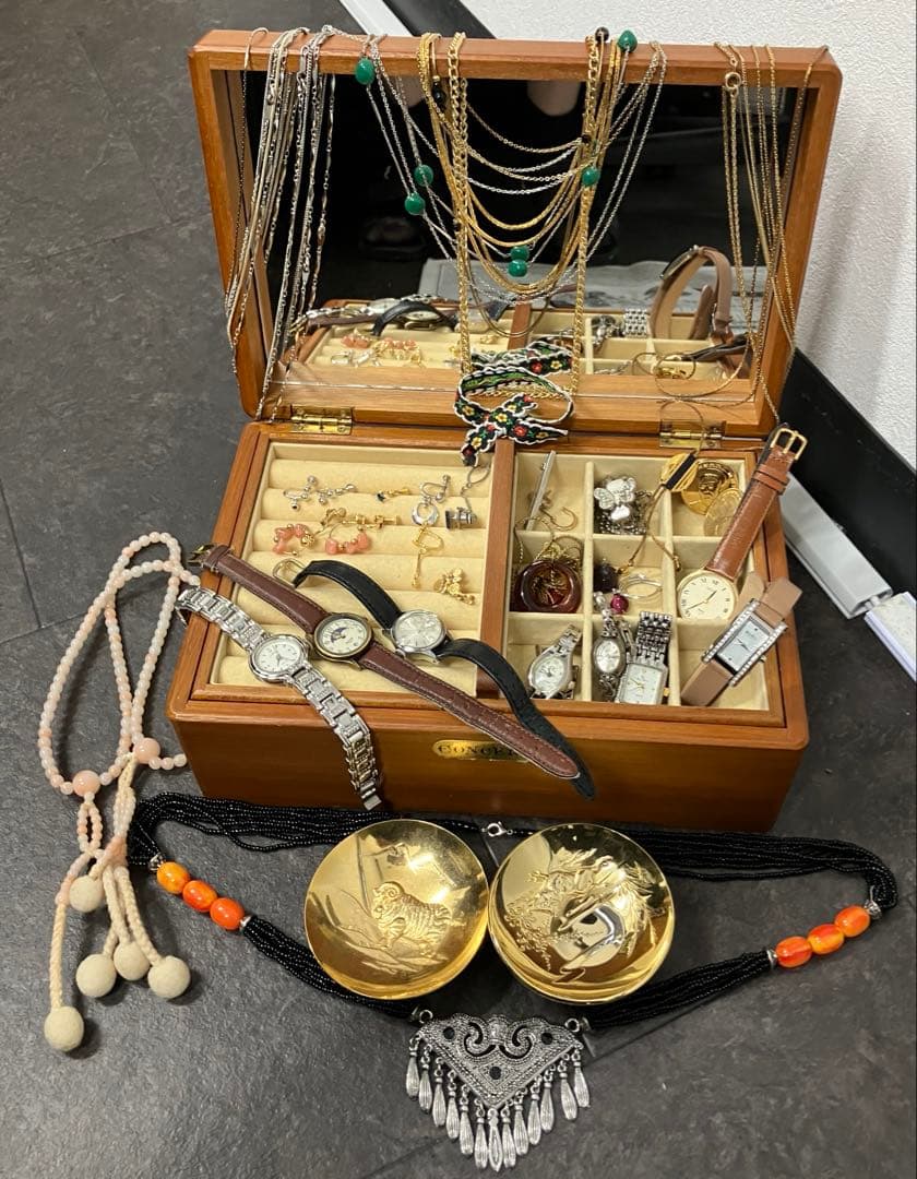 遺品整理 指輪 ネックレス イヤリング 腕時計　タイピン　金盃 遺品整理 指輪 ネックレス イヤリング 腕時計 タイピン 金盃