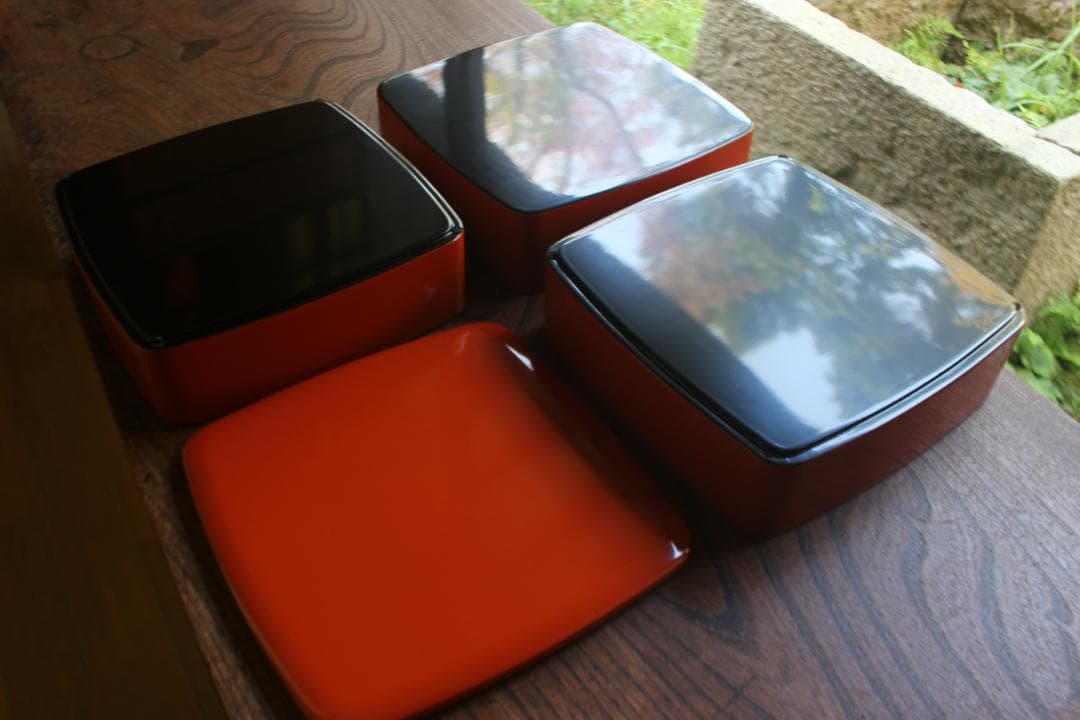 デッドストック！極上内黒朱漆の美しい胴張三段重（検輪島塗山中塗お重重箱