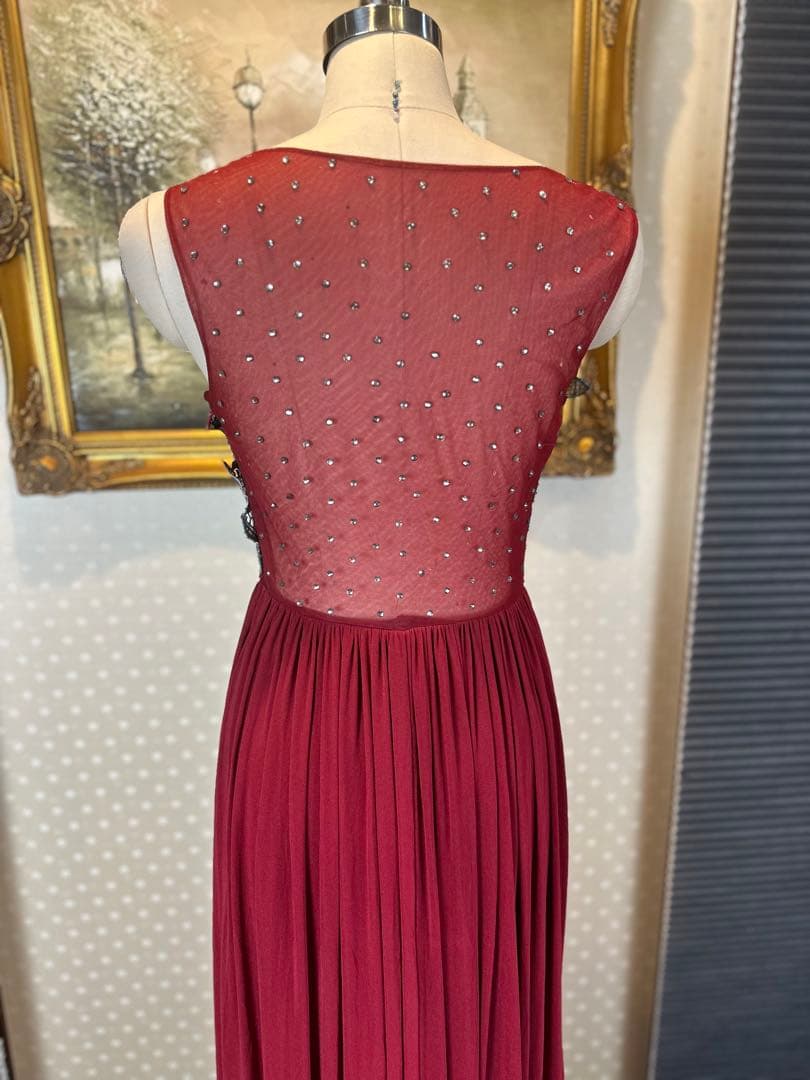 バーガンディ レース装飾付きドレス