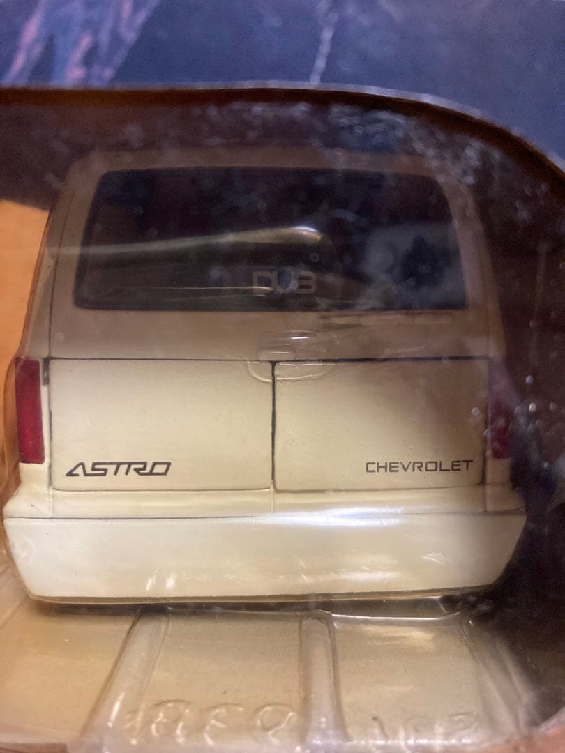 DUB CITY 2001 CHEVY ASTRO VAN 1/24