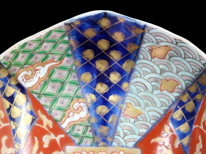 古伊万里 金襴手 波千鳥に幾何学紋の図 熨斗型変形皿