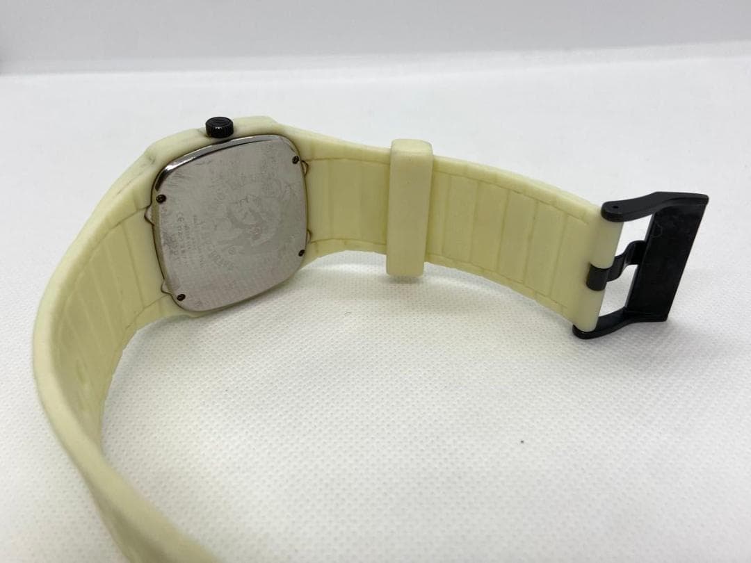 【希少　蓄光】DIESEL DZ1387 スクエア 光るラバーベルト　稼働