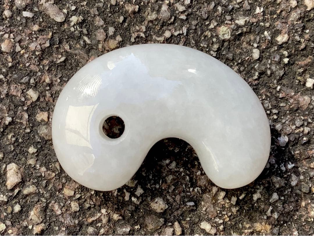 ✳純白氷肌‼️無垢の極上物 糸魚川翡翠勾玉 ‼️ 鑑定鑑別書付