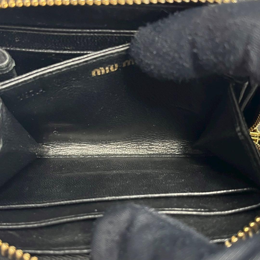 希少✨ミュウミュウ ケース ファスナー マトラッセ ロゴ金具 ブラック