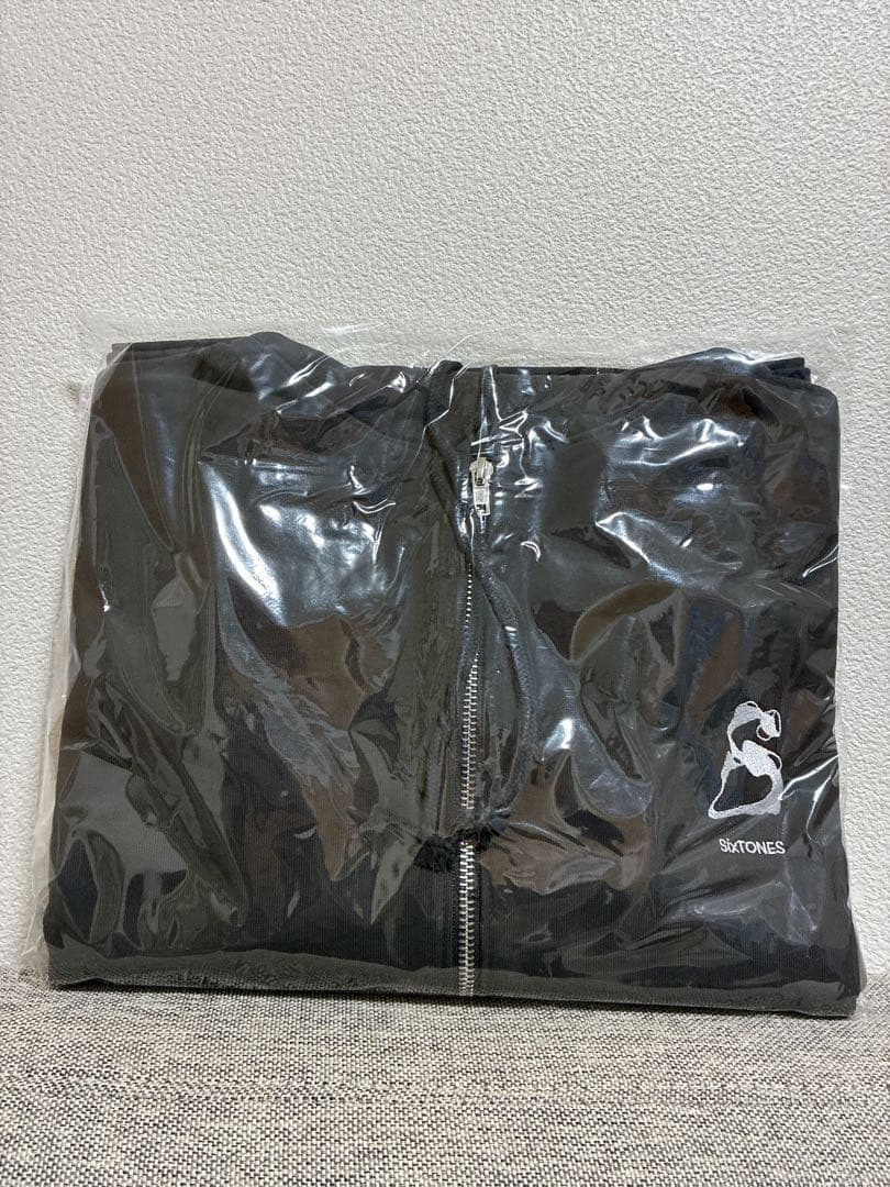 MILESixTONES SixTONES パーカー　ストーンズ　新品未開封 未開封】パーカー MILESixTONES SixTONES｜新品未開封 MILE SixTONES