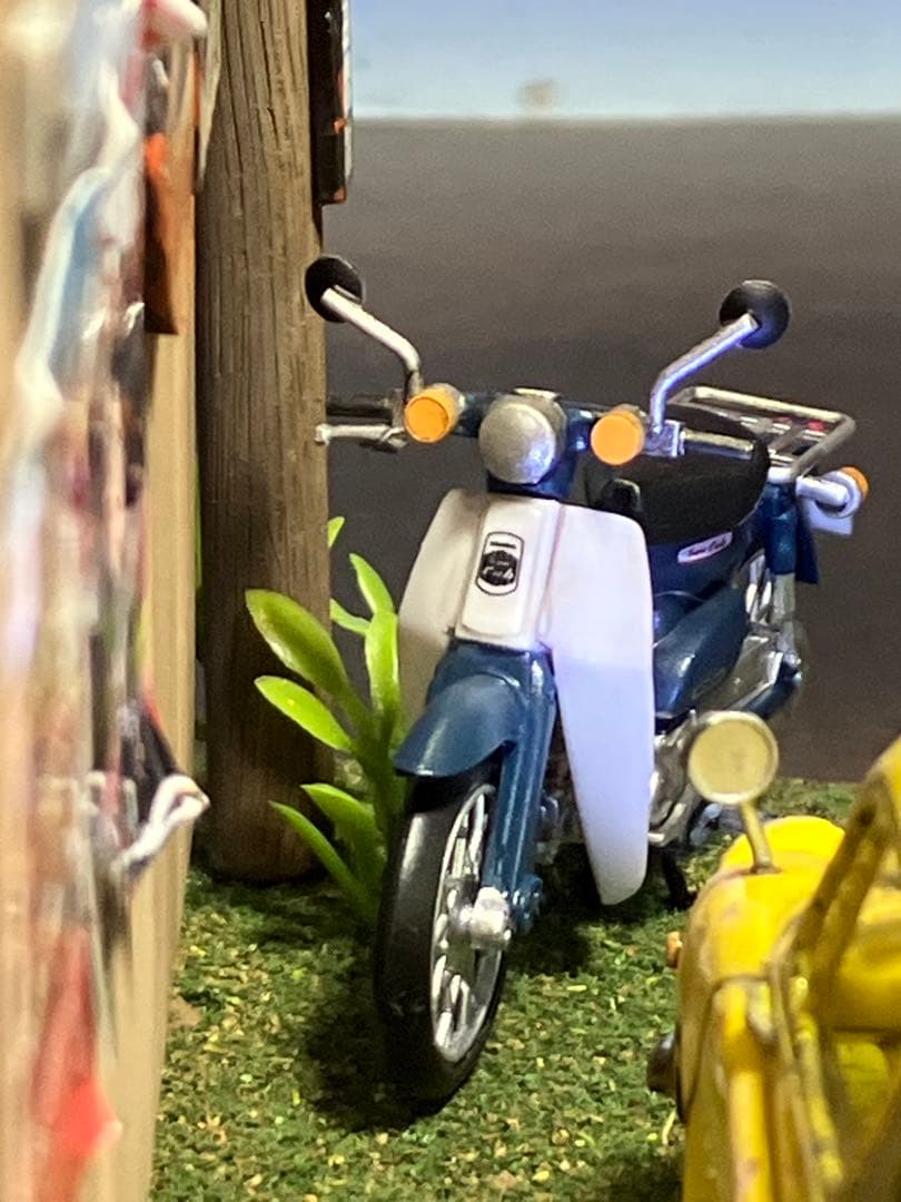 1/32 自作ジオラマ完成品 スバル360&カブ 昭和レトロな風景 LED照明