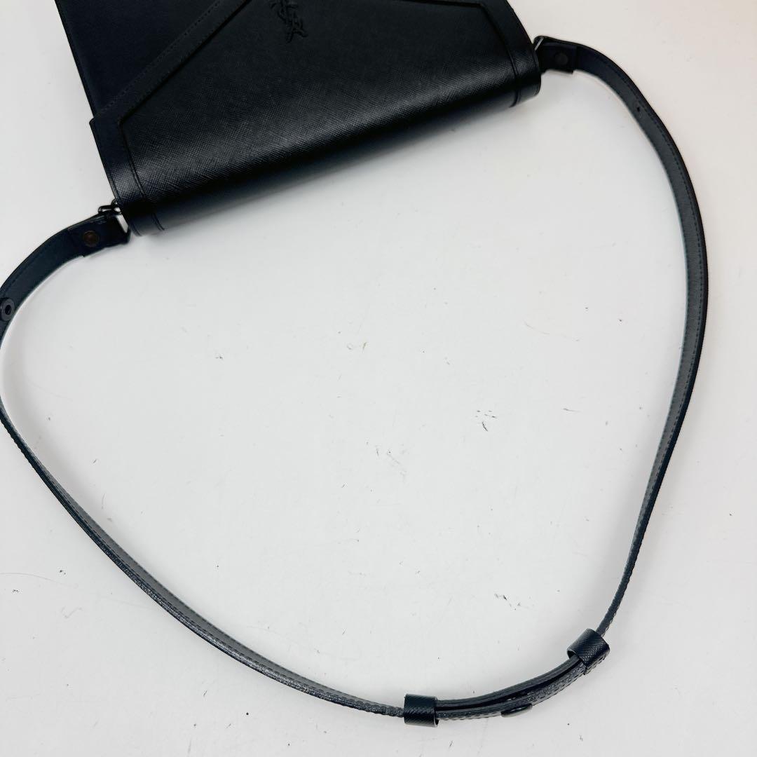 イヴサンローラン　ブラック　レザー　カサンドラロゴ　ワンショルダーバッグ　黒