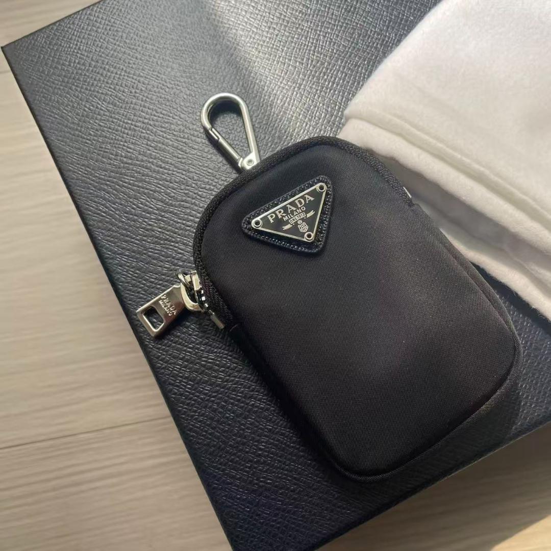 プラダ Re-Edition 2005 Re-Nylon