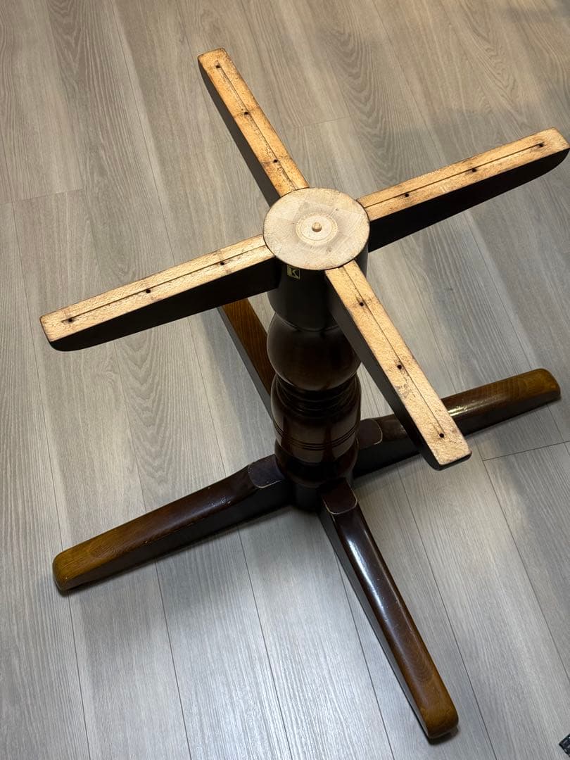 飛騨産業 HIDA キツツキマーク ダイニングテーブル　ラウンド