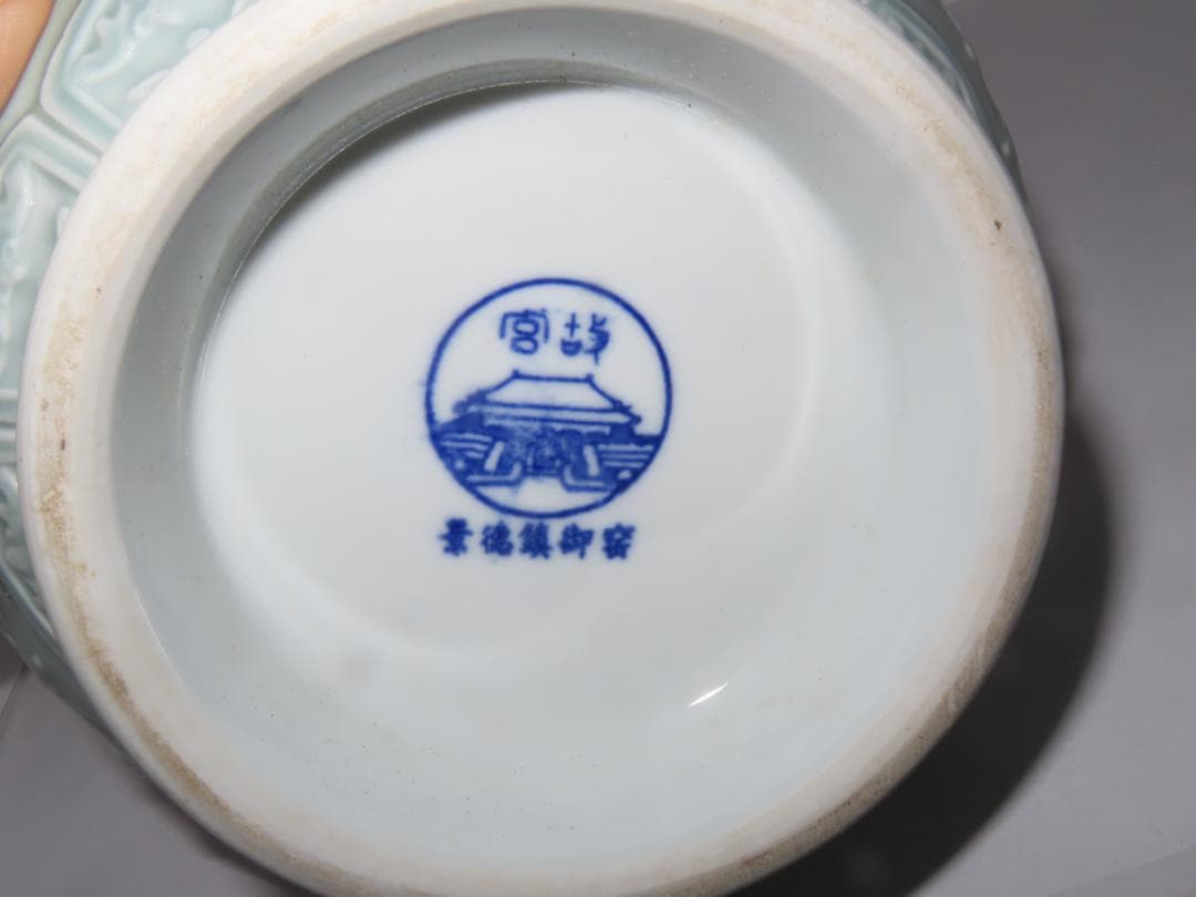 専用北京故宮博物院 秘蔵 青釉龍鳳紋蓮弁瓶 景徳鎮御窯 共箱 証明書付