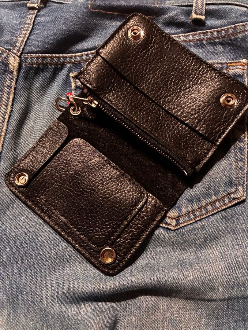 トラッカーウォレット　ミドルサイズ　シボ革　クロスボールコンチョ　合金シルバー