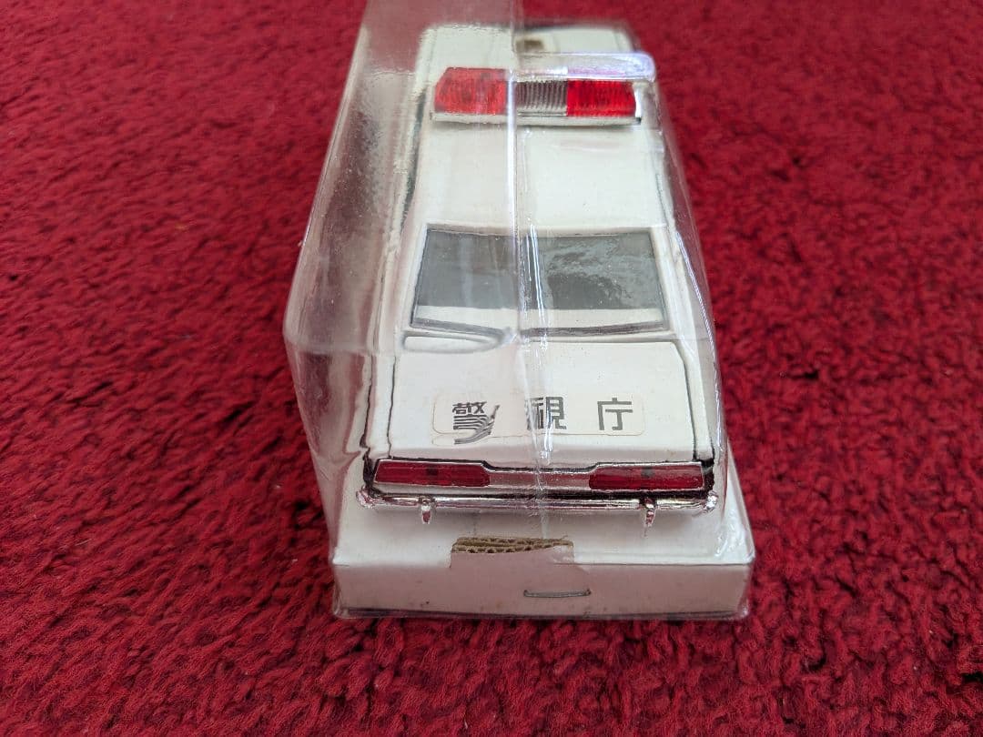 ニッサンセドリック4ドアパトカー