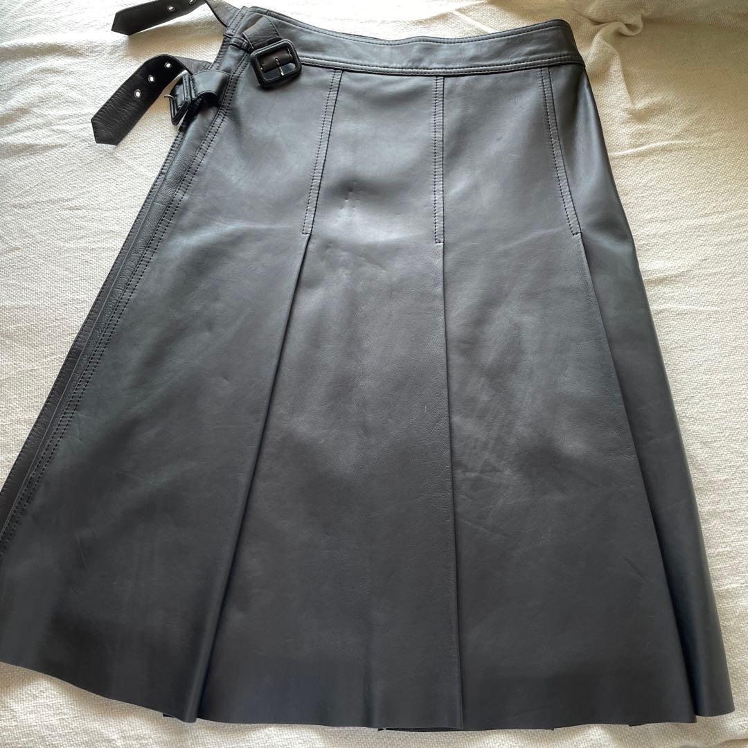 Burberry ブラックレザー プリーツスカート　羊革