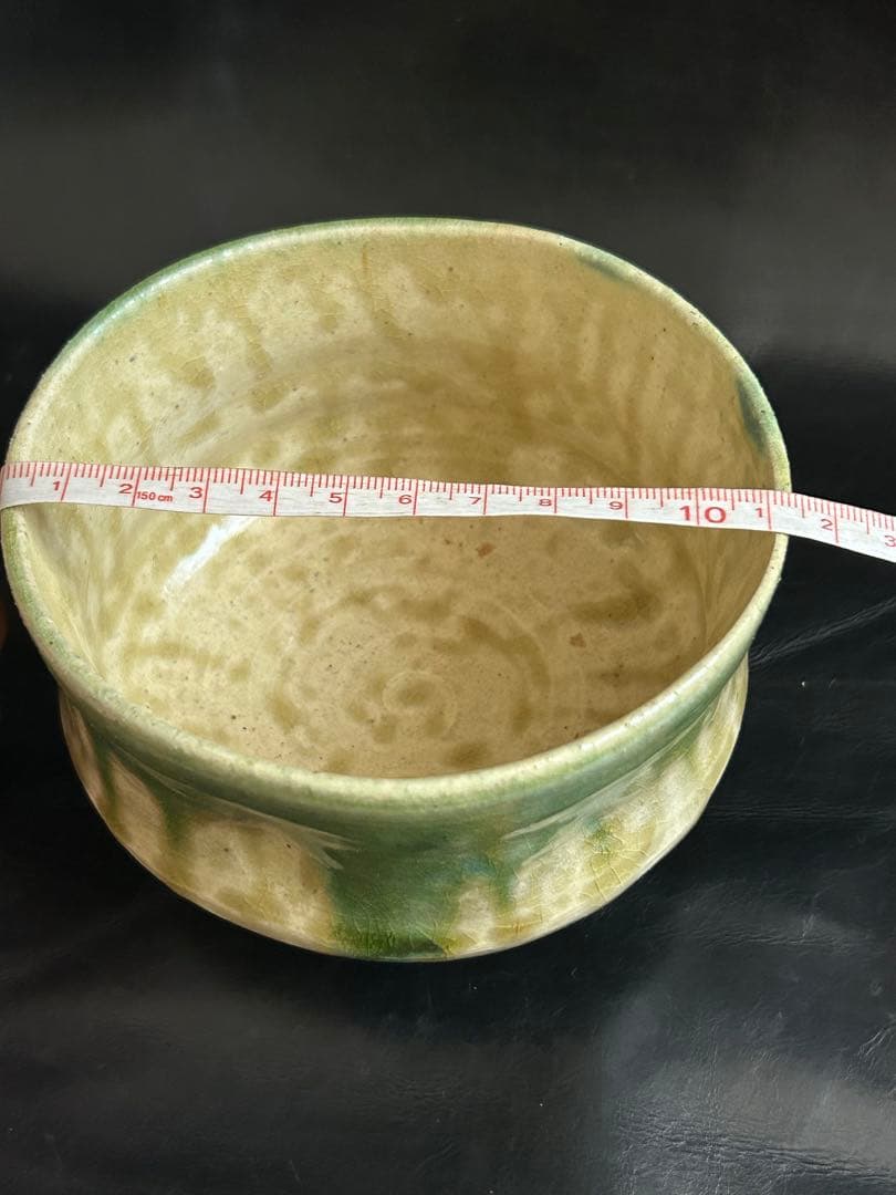 遺品整理中◾️蔵から美しい緑色の釉薬が滝の様に流れる抹茶茶碗が出て