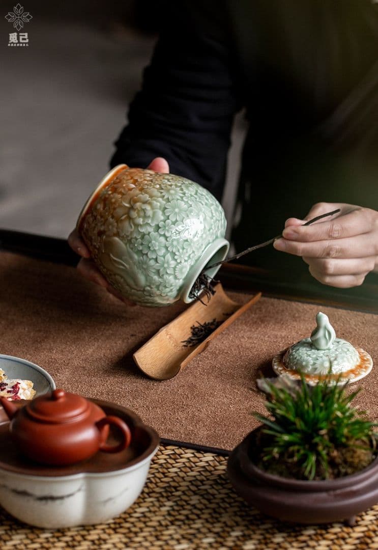 中国美術 茶筒 茶器 茶入れ 茶道具 青磁 花が咲きます似錦お茶の缶