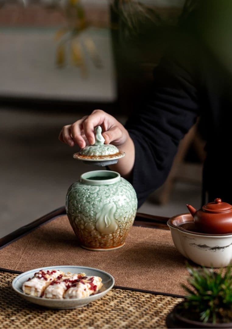 中国美術 茶筒 茶器 茶入れ 茶道具 青磁 花が咲きます似錦お茶の缶