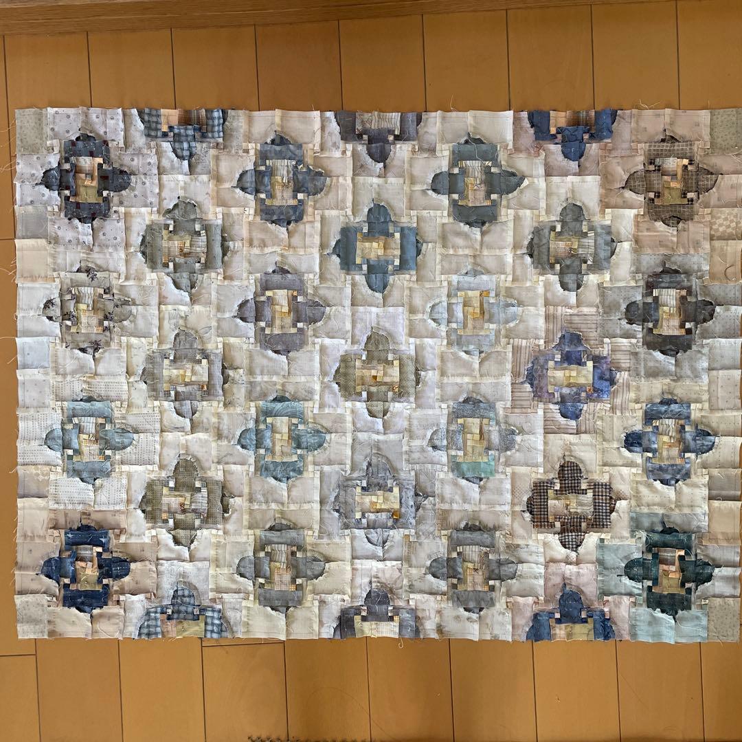 パッチワーク　キルトトップ　フラワー