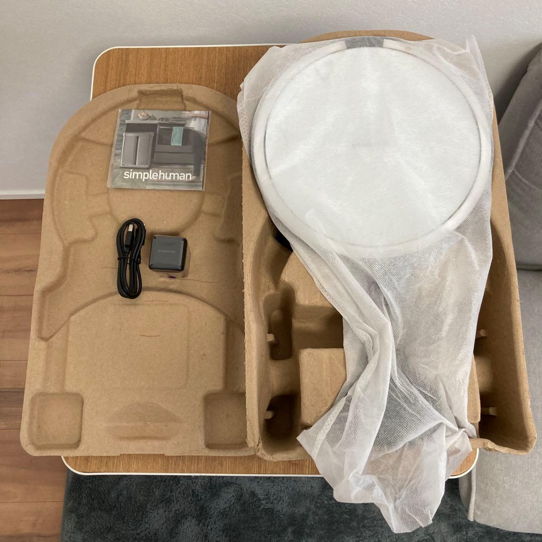 simplehuman センサー ミラー 5倍拡大　ミラーフチ部分に黒い線有り