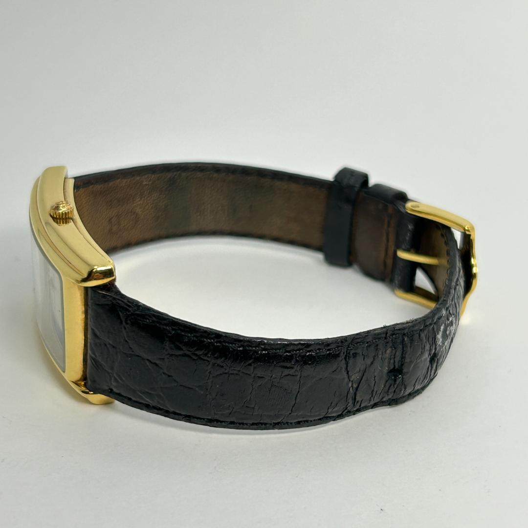 【人気】GUCCI グッチ 2600M レクタンギュラー ブラック文字盤 メンズ